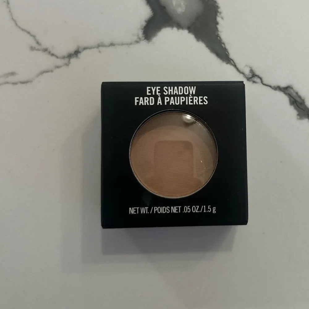 Mac eyeshadow nwt